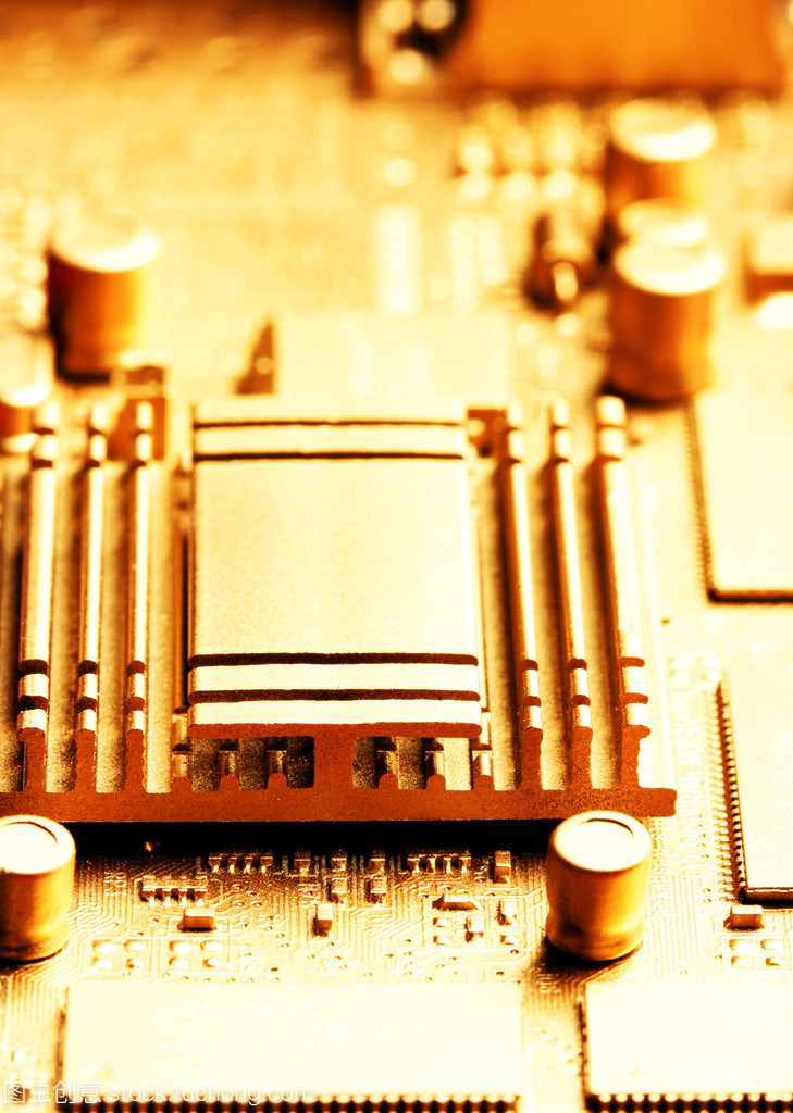 黄金电路板与集成电路芯片 现代电子工业的基石